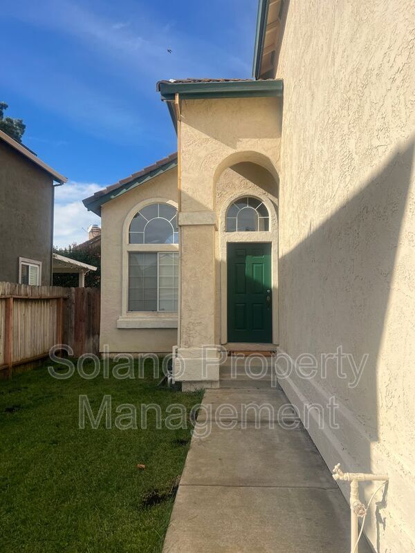 Building Photo - 411 Dickey Ct