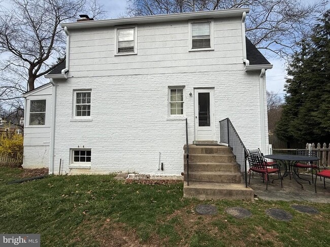 Building Photo - 2115 N Potomac St