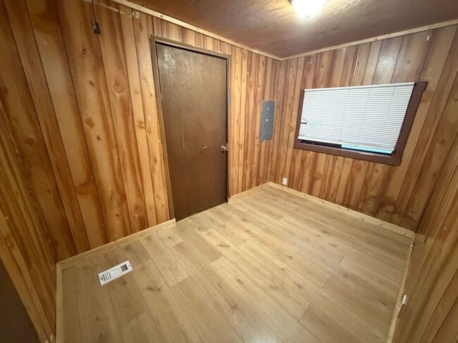 Building Photo - 3 bed 1 bath mobile home