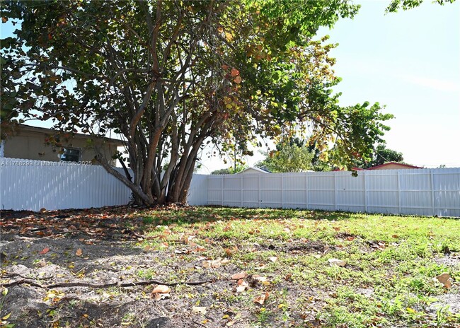 Building Photo - 747 NW 5th Ct