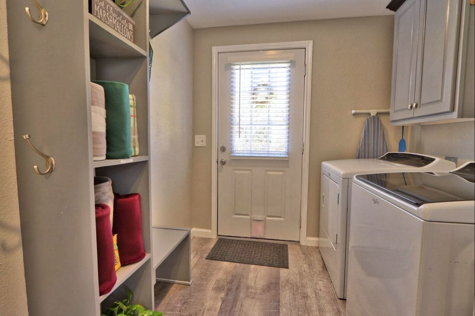 Laundry/Mud Room - 603 N Avenue N