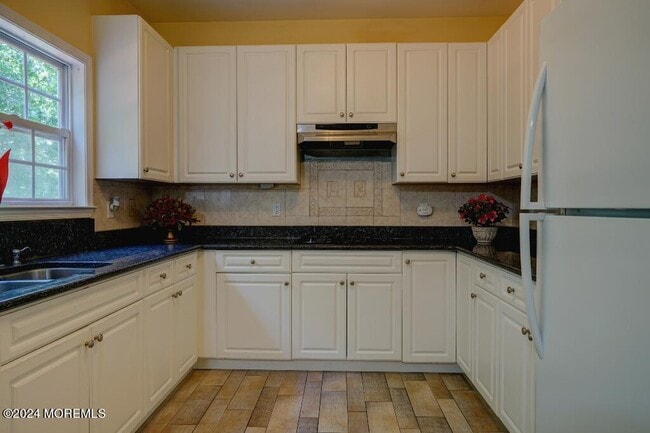 Building Photo - 6 Mulberry Ln