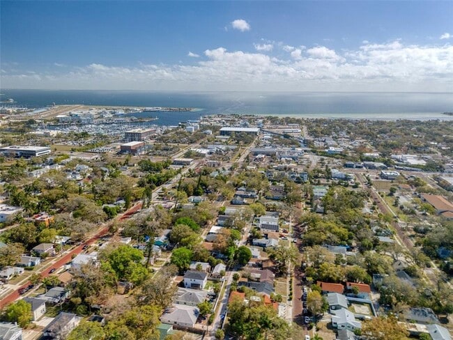 Building Photo - 675 16th Ave S