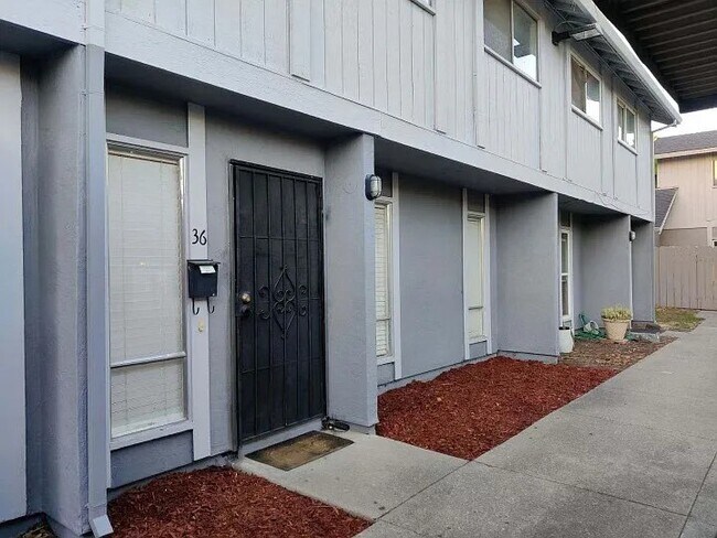 Building Photo - 36 El Basset Ct