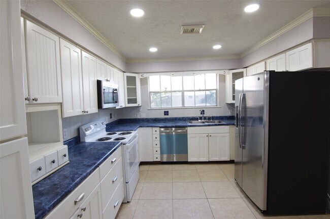 Building Photo - 10426 Cedar Towne Ln