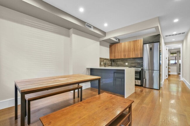 Building Photo - 312 Clifton Pl
