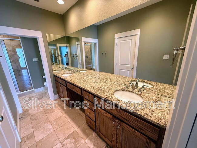 Building Photo - 3204 Wycliff Ave