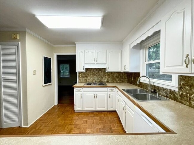 Building Photo - Lexington- Offering Self Guided Tour with RENTLY!