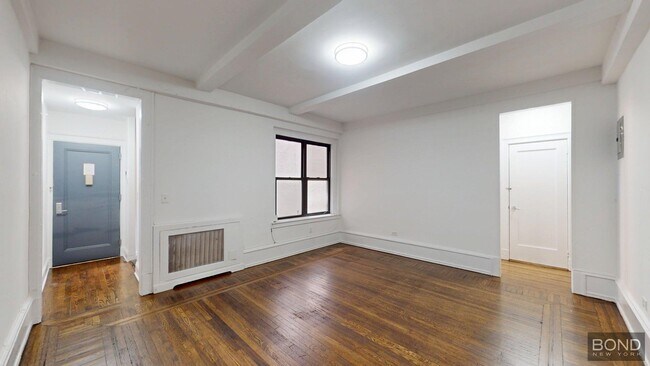 Primary Photo - 140 W 55th St
