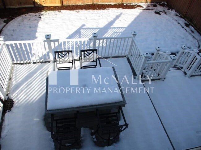 Building Photo - Spacious 3 Bedroom 3 Bath Home with Modern Amenities