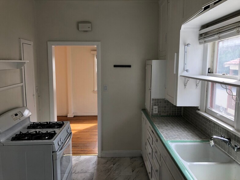 COMPLETE KITCHEN - 1859 Kelton Ave