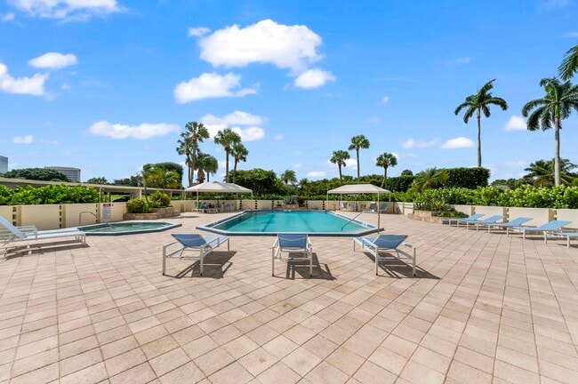 Building Photo - 1900 Consulate Pl