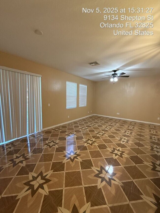 Building Photo - Beautiful Spacious 3 bed 2.5 bath Home in ...