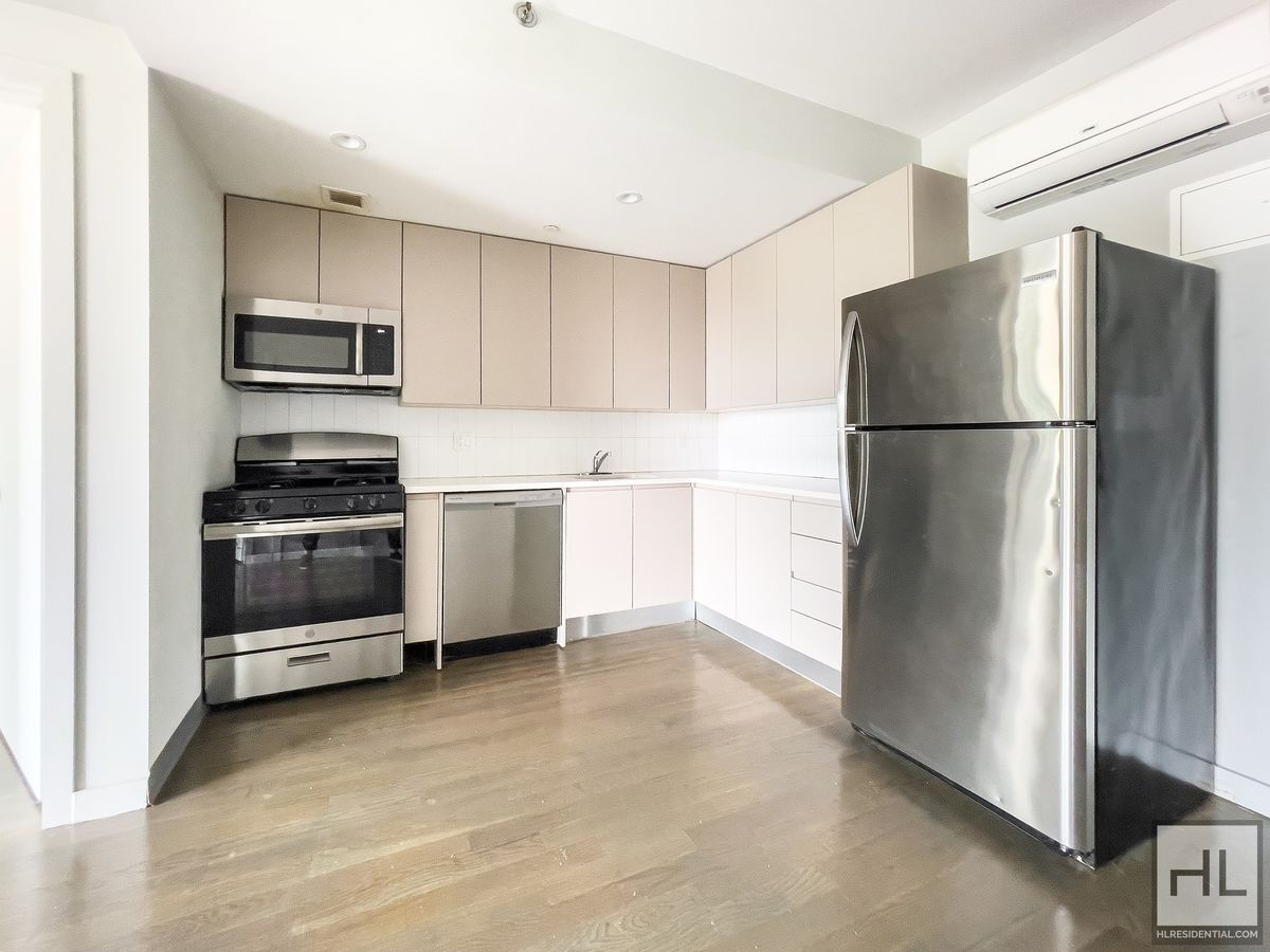 Building Photo - Bushwick Avenue / Spacious 2-Bed 1-Bath