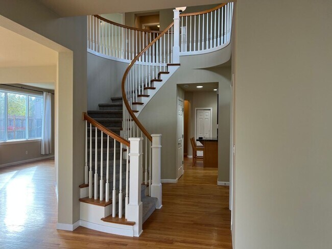 Building Photo - 3bd/2.5ba Snoqualmie Home