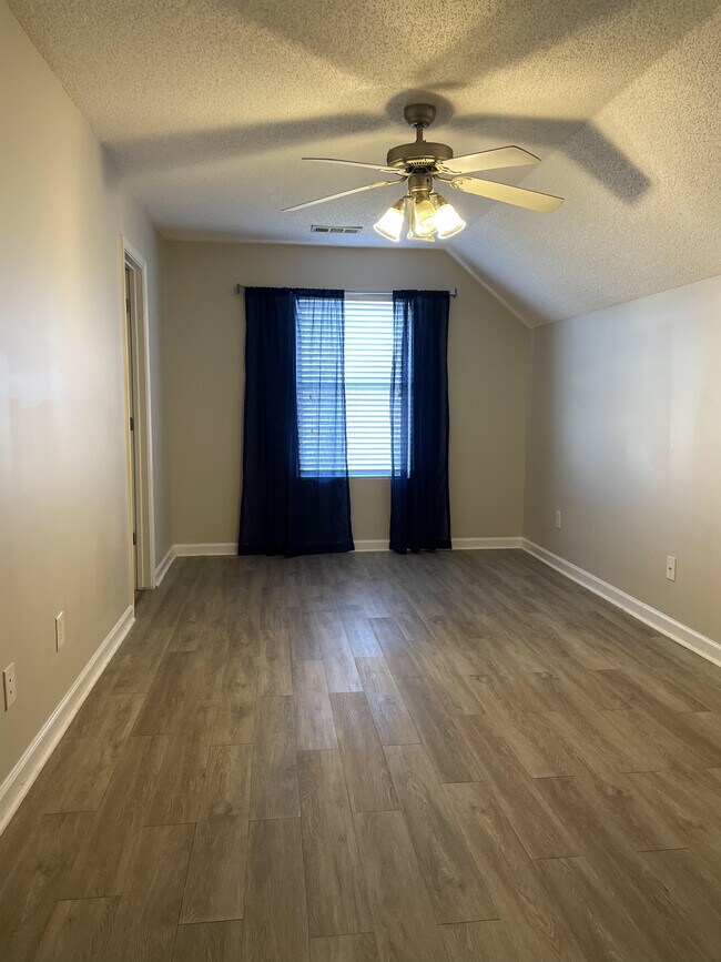 Building Photo - 409 Bridgewater Cir