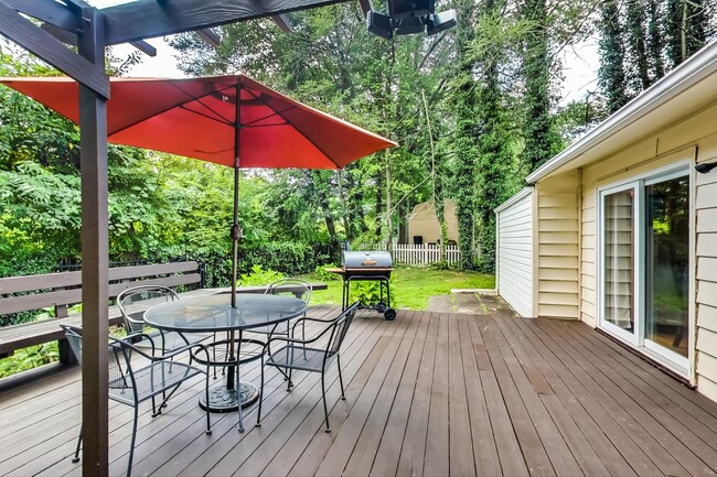 Building Photo - Nice SF 4bed+ 3 bath / close to Metro