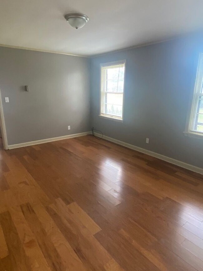 Building Photo - Renovated 3 Bedroom 3 Bath Home with Gameroom/4th Bedroom for Rent!