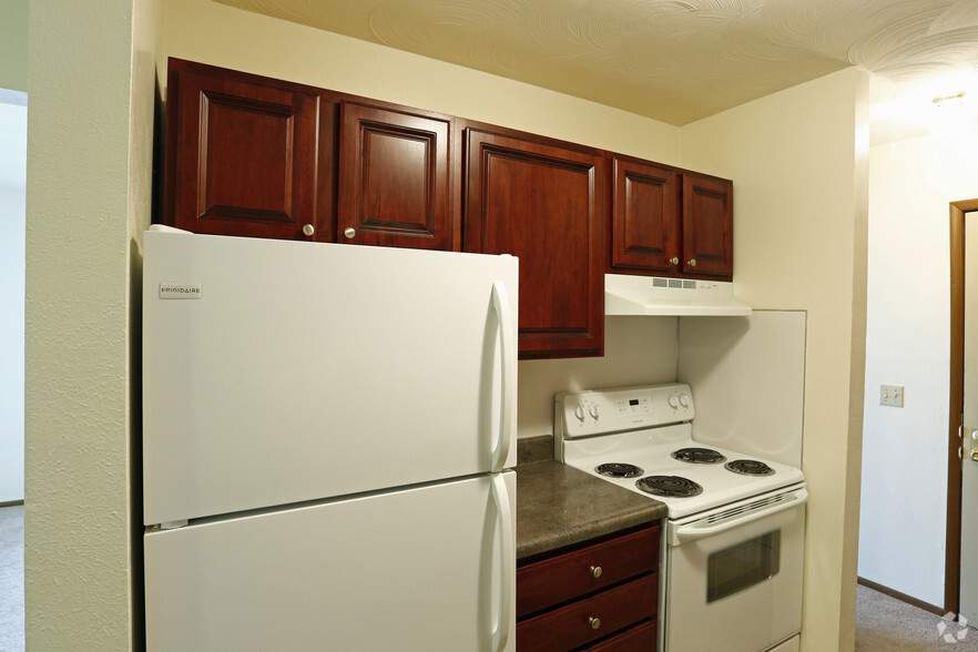 2 Bedroom - Kitchen - Oak Hill Apartments