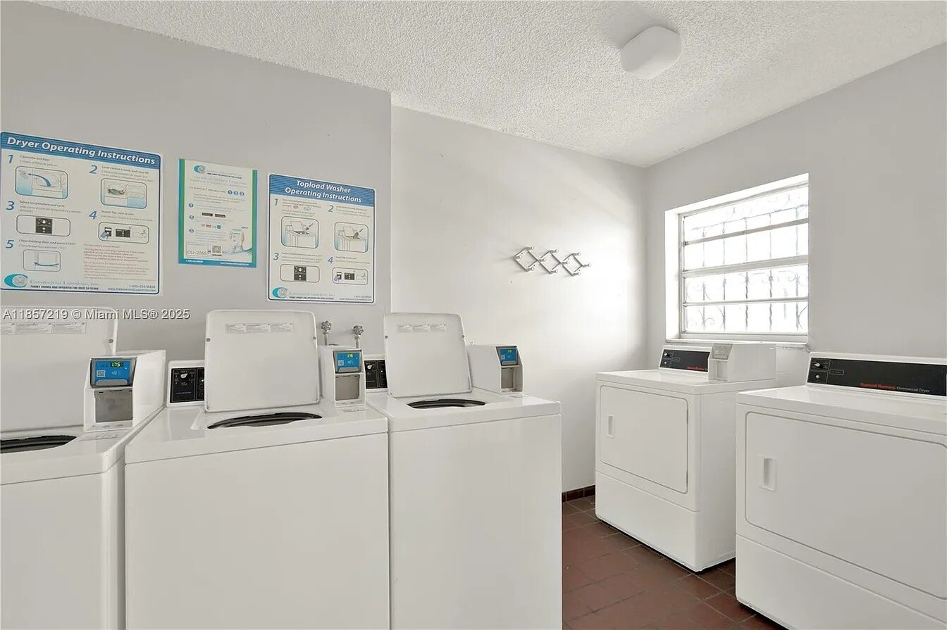 Building Photo - 6825 W Flagler St