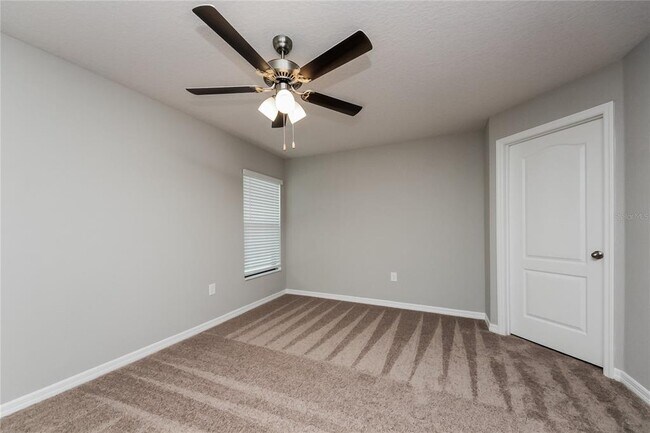 Building Photo - 387 Begonia Ct
