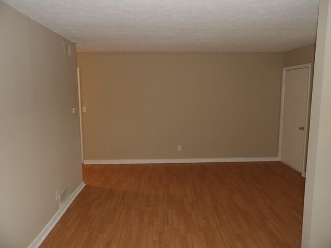 Building Photo - 35 Ashwood Ct