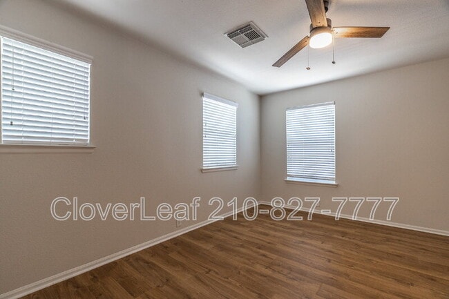 Building Photo - 802 Amber Knoll