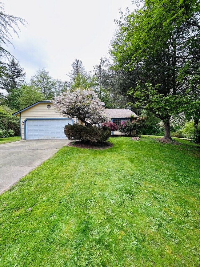 Building Photo - ***PENDING APPLICATION***Lovely Home Minutes away from West Beach