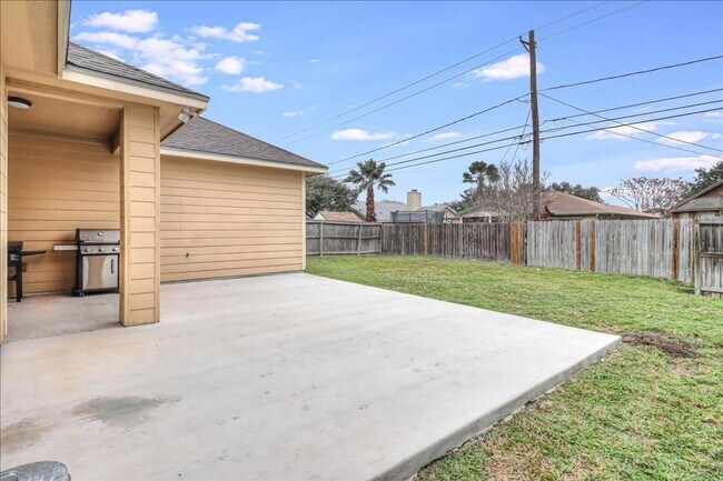 Building Photo - 2518 Date Palm Dr