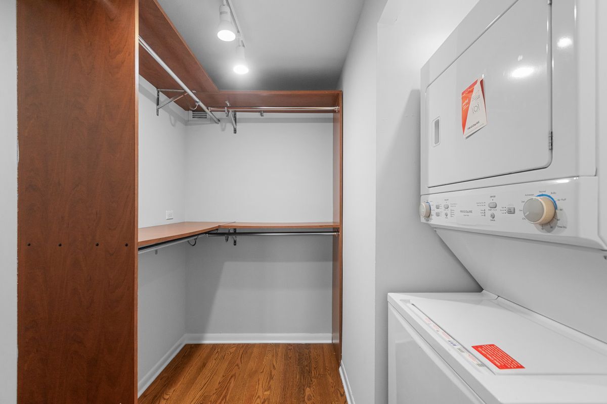 Building Photo - 1344 N Dearborn St