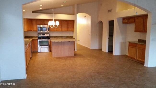 Building Photo - 15325 W Honeysuckle Ln