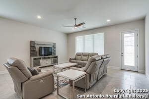 Building Photo - 1114 Aidenbaum