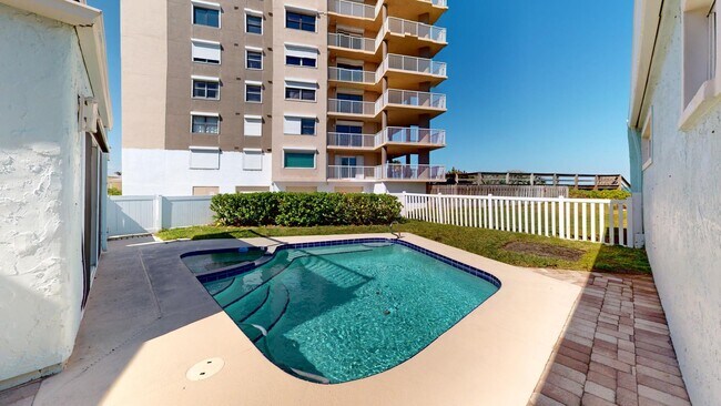 Building Photo - 959 N Hwy A1A