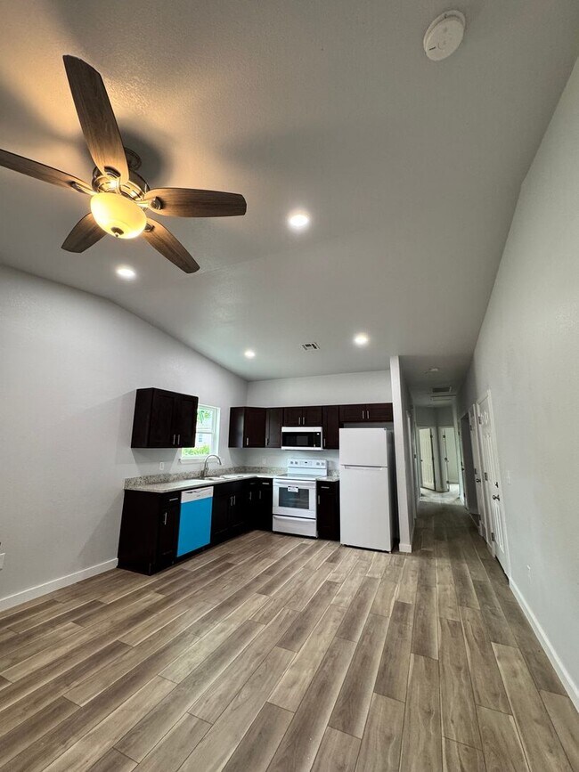 Building Photo - 6318 N Boulder Ave
