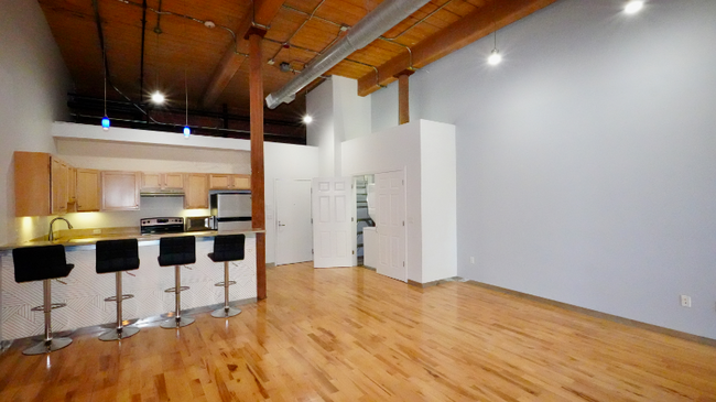 Building Photo - 1117 Douglas Ave