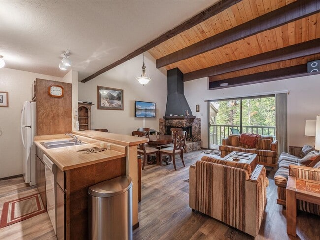 Building Photo - SKI LEASE: Townhome w/Fireplace, 2 Decks &...