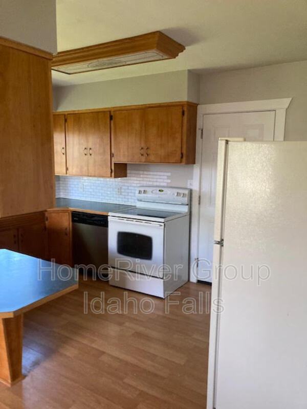 Building Photo - 510 N 15 W