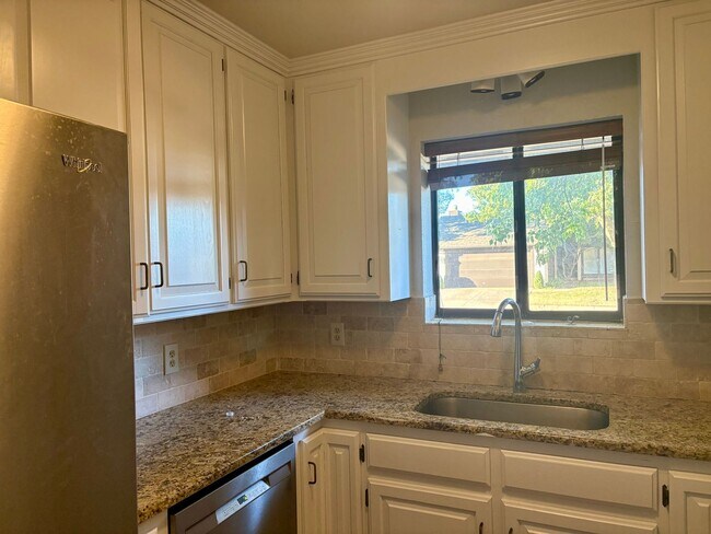 Building Photo - Three bedroom West Norman