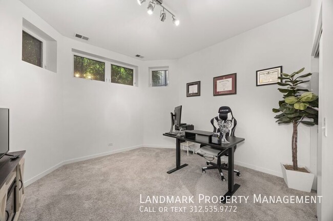 Building Photo - 838 E 45th St