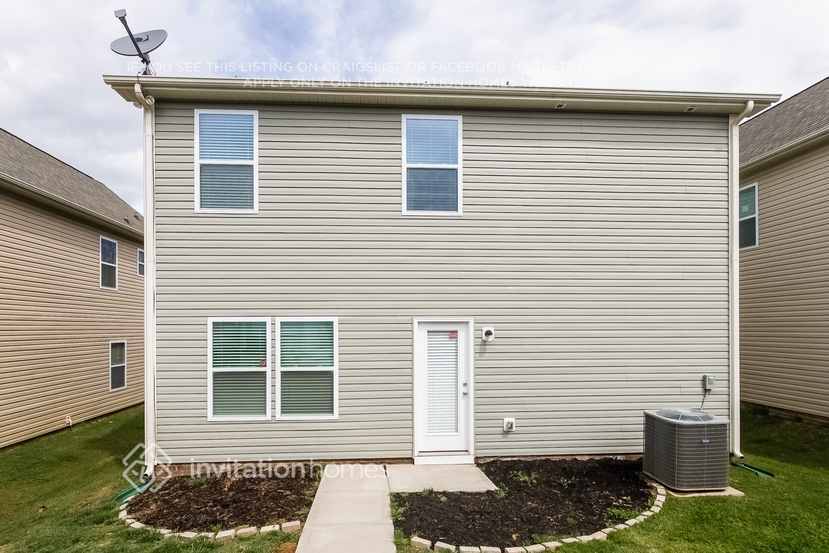 Building Photo - 8130 Dumphries Dr