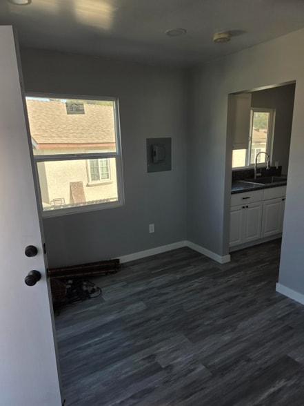 Building Photo - 4010 1/2 Rockwood St