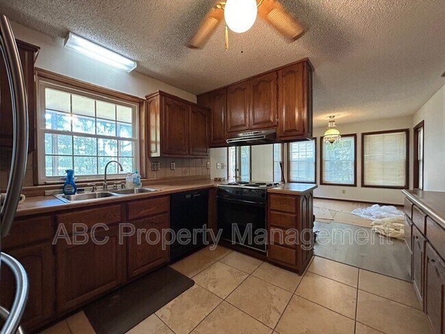 Building Photo - 4084 N Lexington Ln