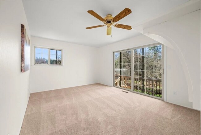 Building Photo - 419 Greenwood Dr