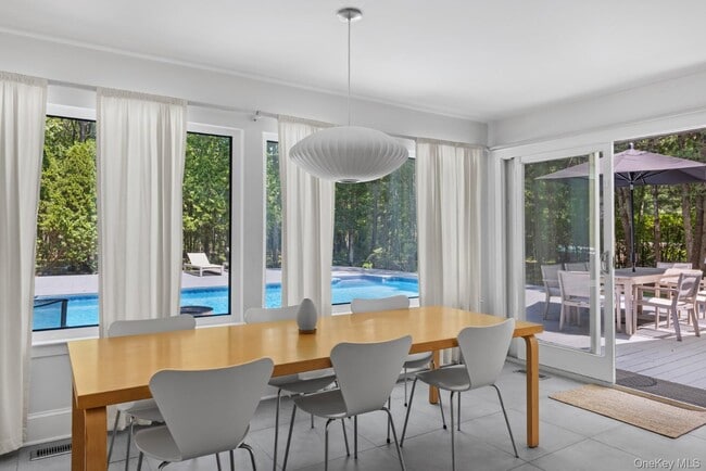 Building Photo - 24 Quogue Riverhead Rd