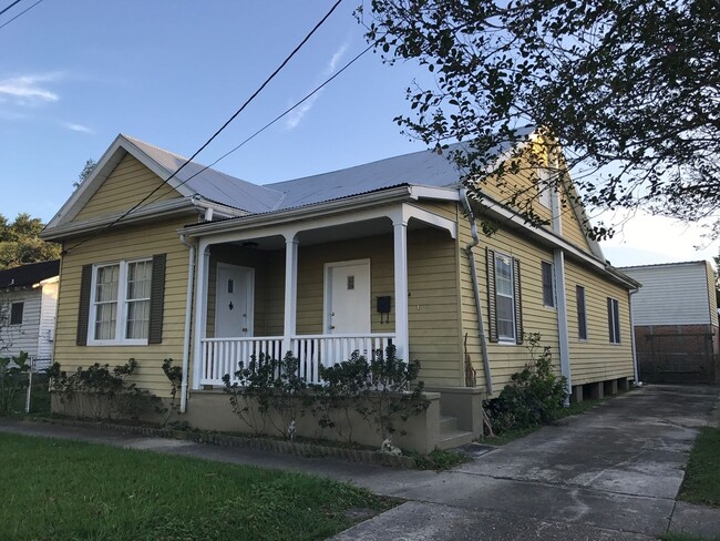 Primary Photo - All inclusive, Safe and Practical 4BR 2 Ba...