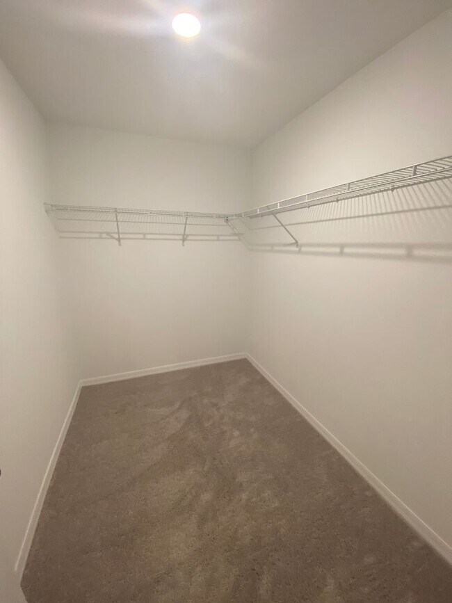 Building Photo - 3 Bedroom 2.5 Bath Townhouse in Davenport ...