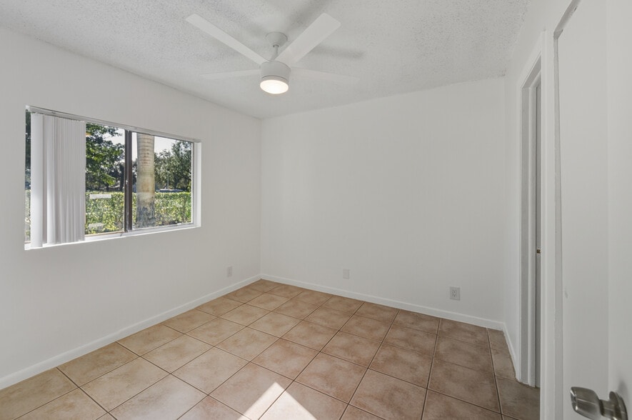 Building Photo - The Rise Lake front Rentals