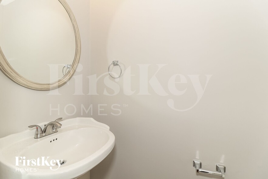 Building Photo - 752 Teal Ct