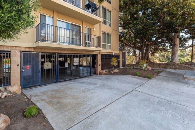 Building Photo - Beautiful Bankers Hill 2 bedroom condo