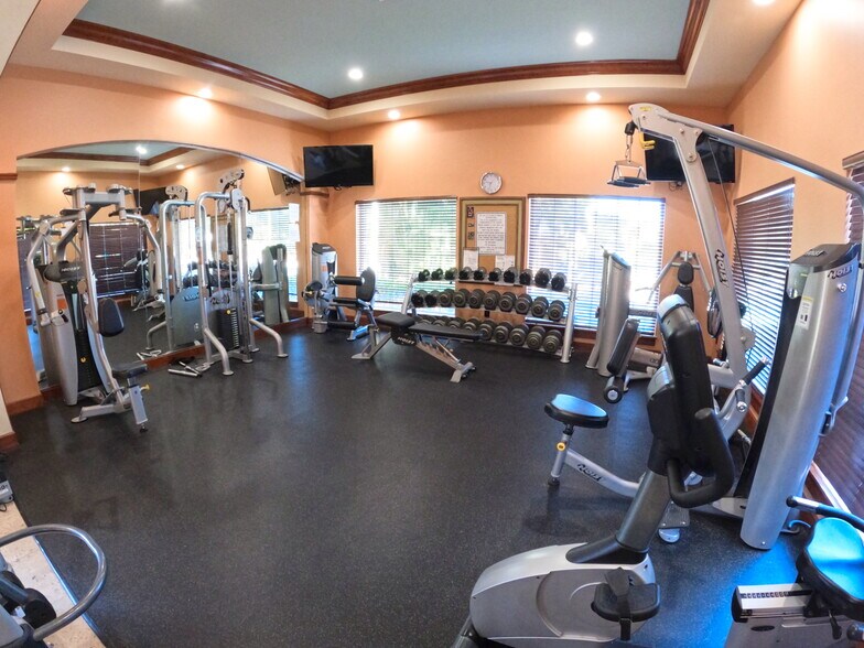 Building Photo - 1160 Wildwood Lakes Blvd